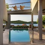 Seaview And Pool House Manu *