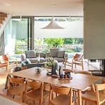 Seaview And Pool House Manu