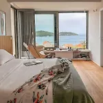 Seaview And Pool House Manu *