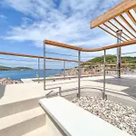 Seaview And Pool House Manu