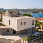 Seaview And Pool House Manu *