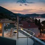 Seaview And Pool House Manu * Vis