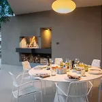 Seaview And Pool House Manu