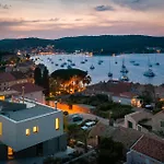 Seaview And Pool House Manu Villa