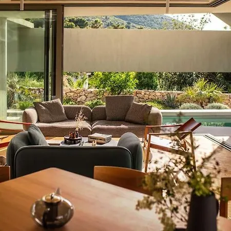 Seaview And Pool House Manu
