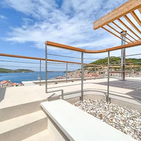 Seaview And Pool House Manu