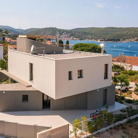 Seaview And Pool House Manu *