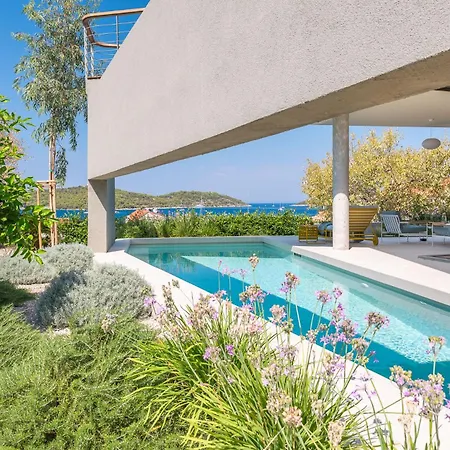 Seaview And Pool House Manu