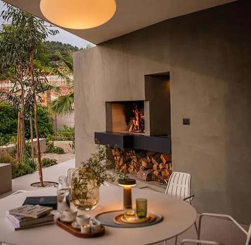 Seaview And Pool House Manu *