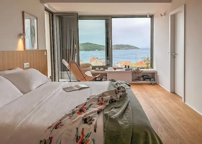 Seaview And Pool House Manu *